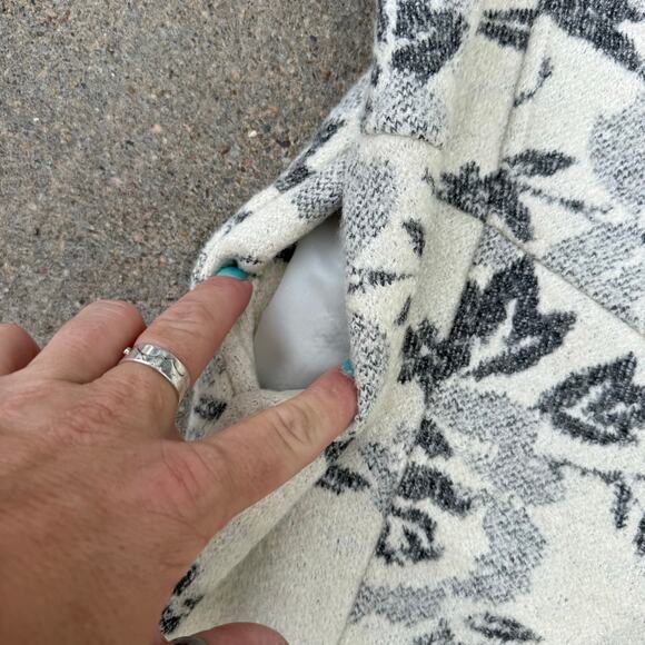 Lucy and Laurel Floral Wool Blend Coat Jacket Cream Gray Button Front Size Large - Picture 4 of 10